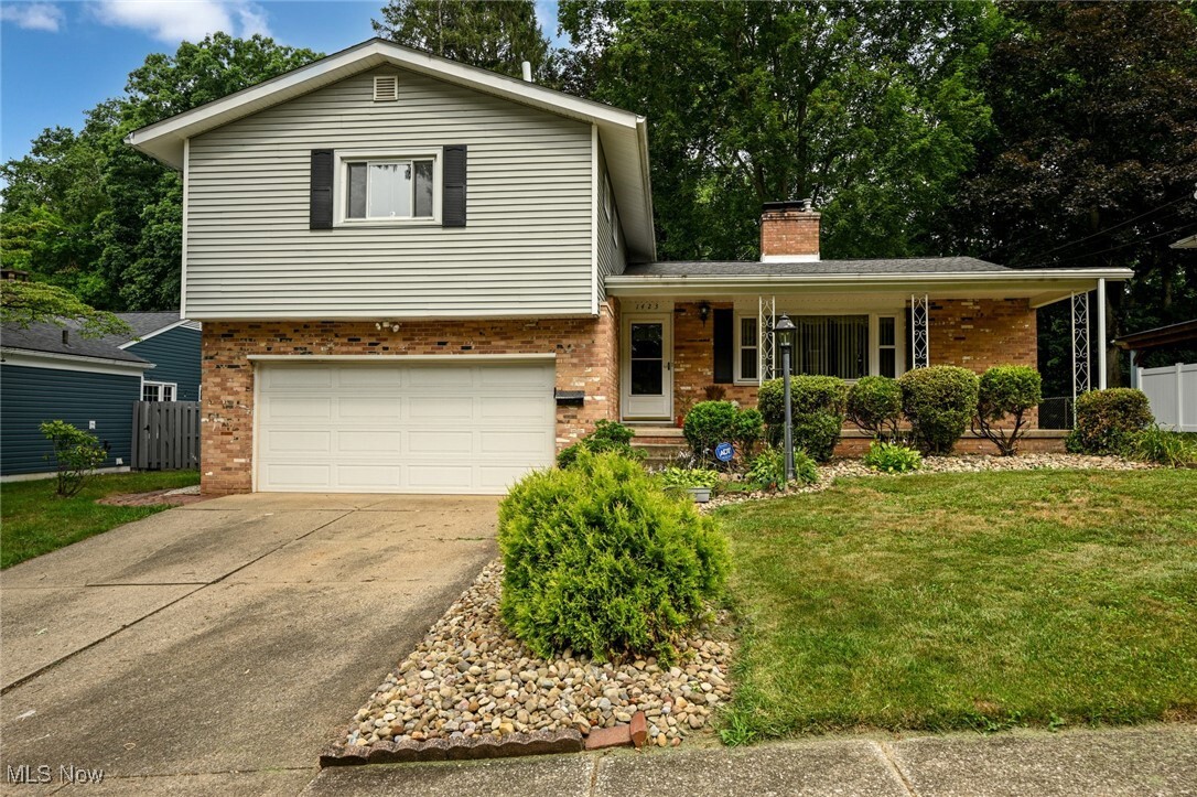 Property Photo: 1423 Shanabrook Drive OH 44313