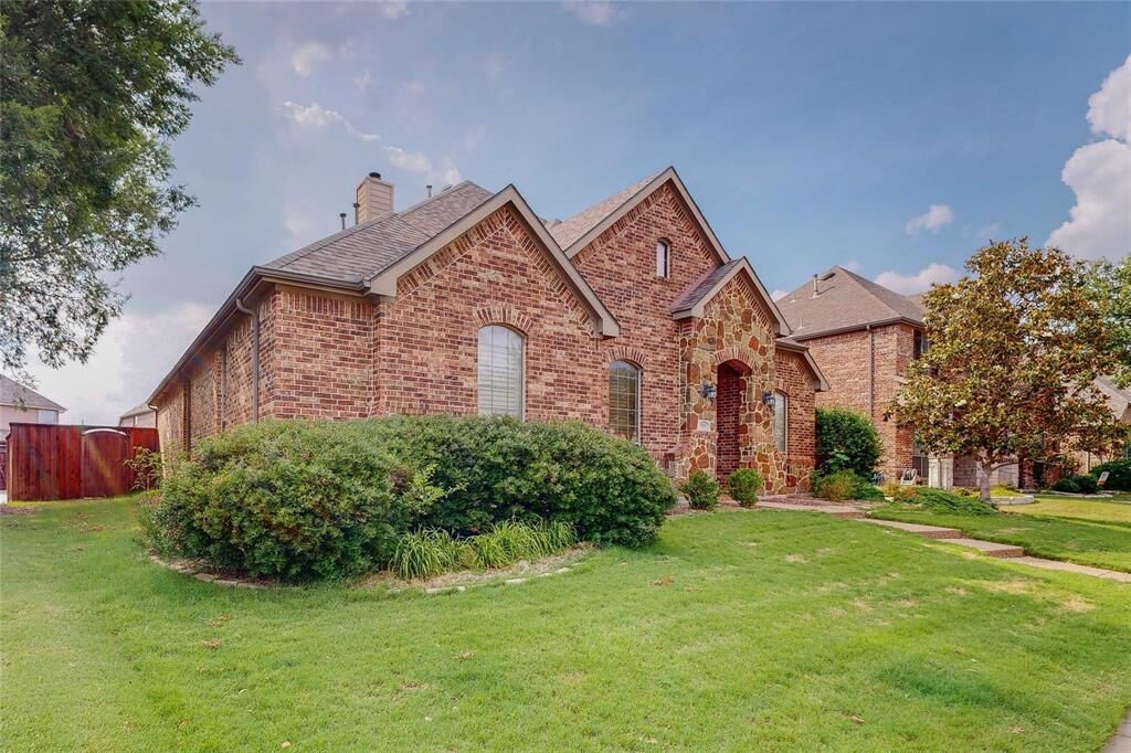 Property Photo: 9225 Old Veranda Road TX 75024