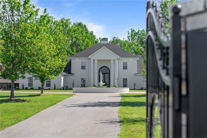 Property Photo:  862 Via Firenze Avenue  AR 72762 