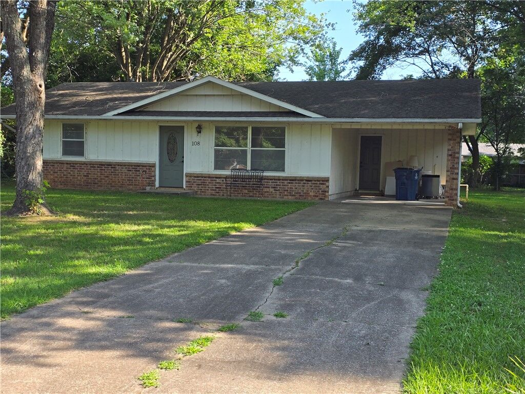 Property Photo:  108 Henry Little Circle  AR 72751 