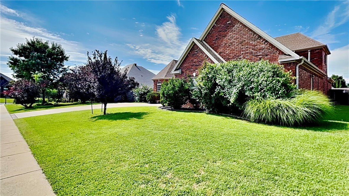 Property Photo: 6115 W Laurel Hill Lane AR 72758