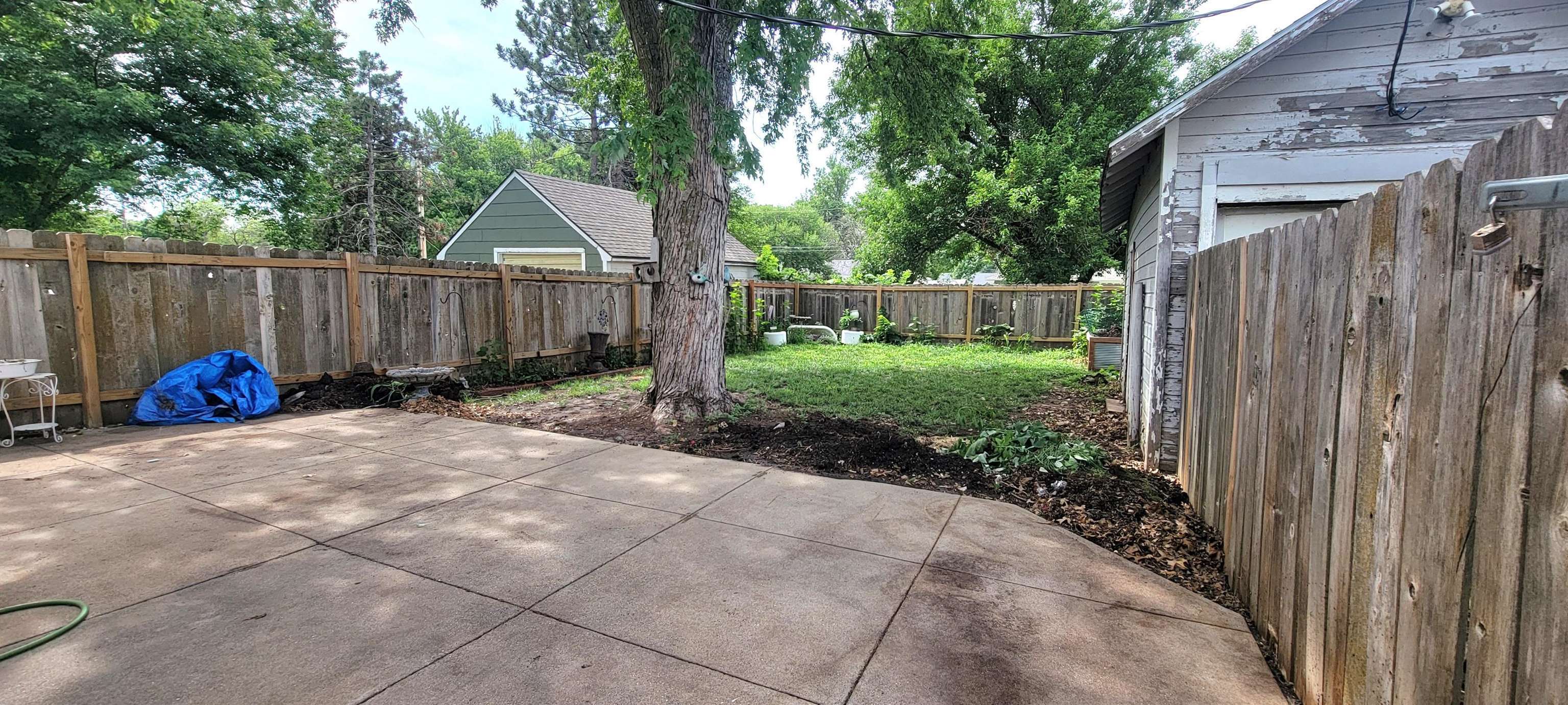 Property Photo: 908 E 5th Street NE 68467