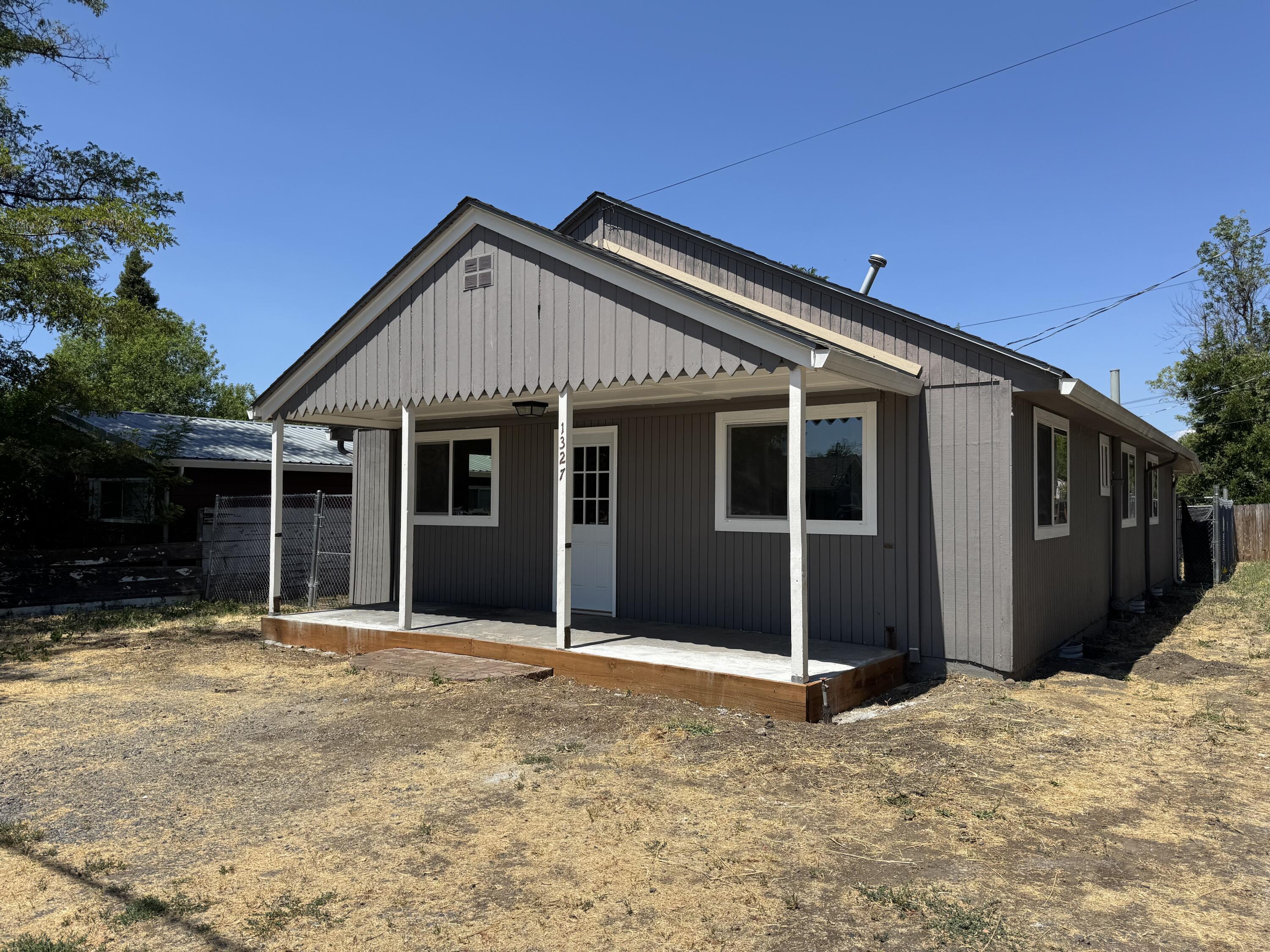 Property Photo:  1327 Saling Avenue  OR 97504 