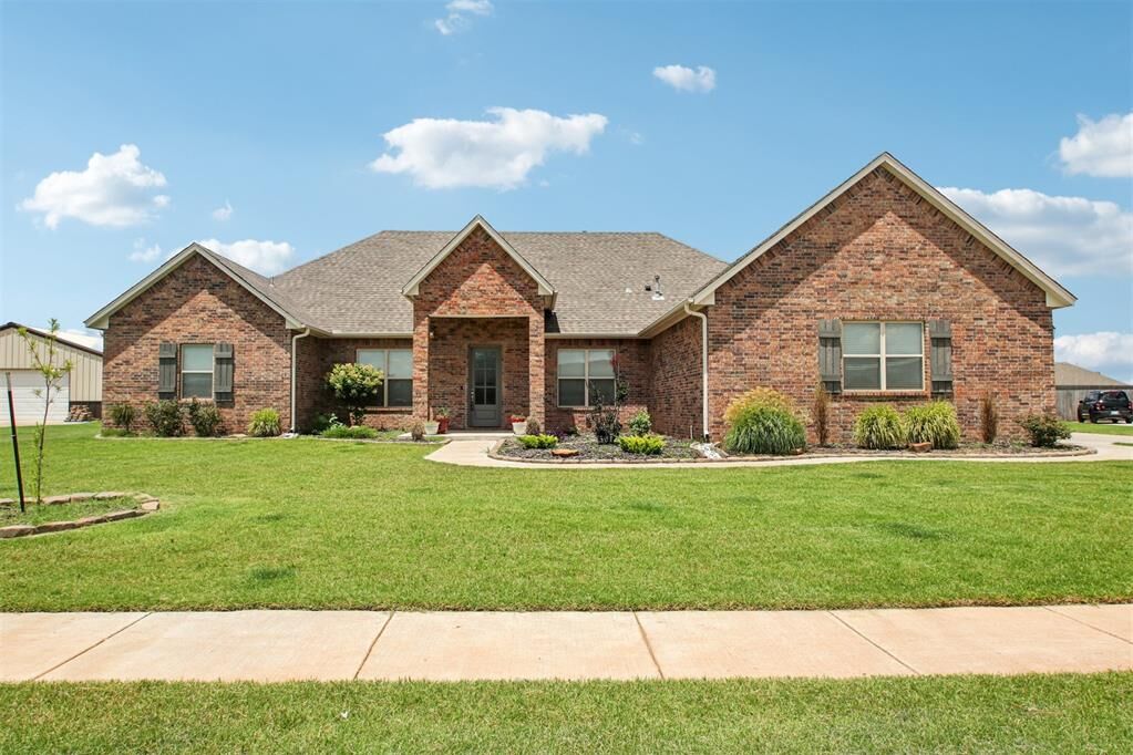 Property Photo: 12825 SW 26th Street OK 73099