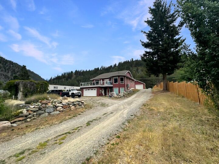 Property Photo:  529 Dagur Way  BC V0X 1W0
