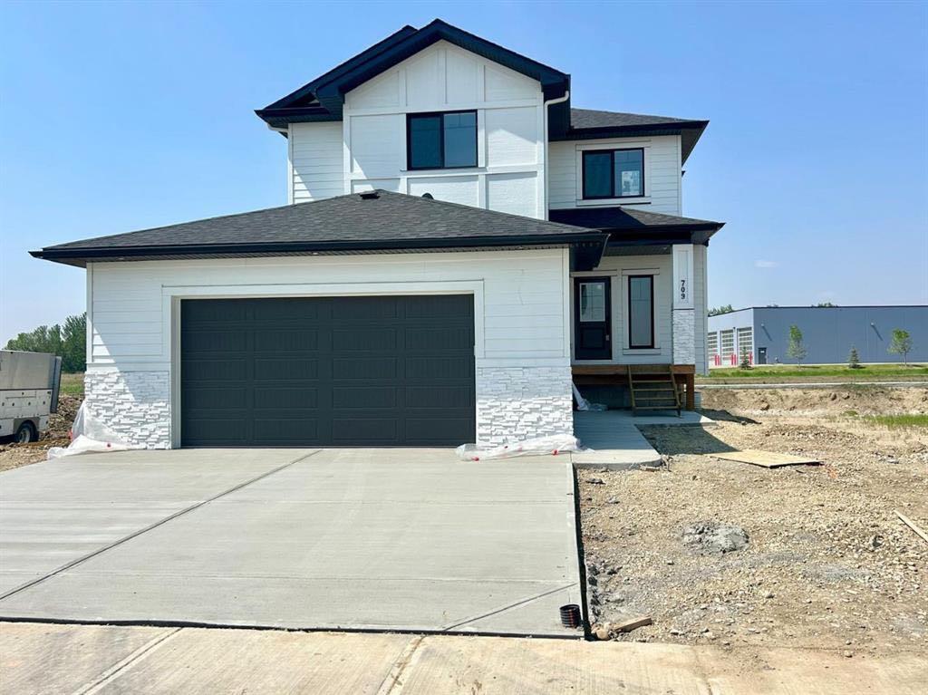 709 Mandalay Avenue  Carstairs AB T0M 0N0 photo