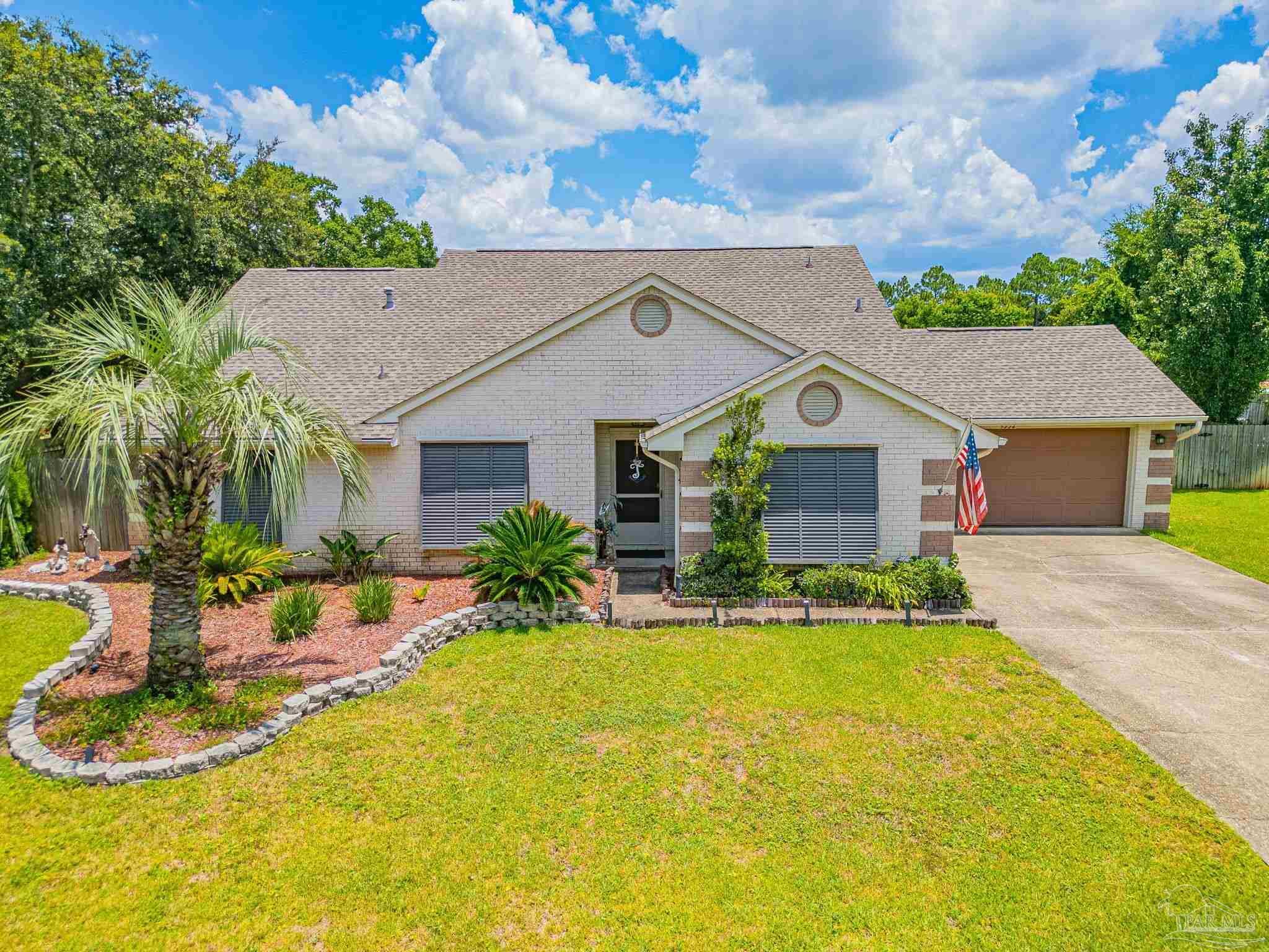 Property Photo: 9352 Vandivere Dr FL 32566