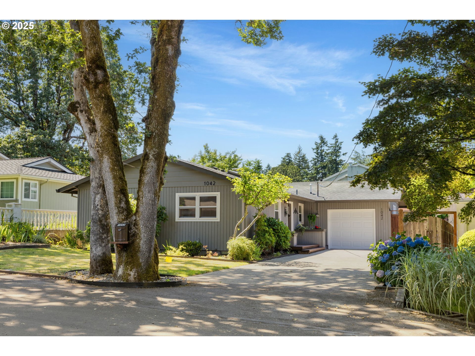 Property Photo: 1042 Yates St OR 97034