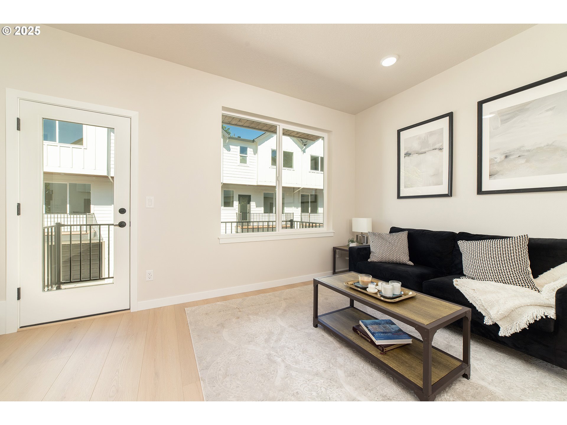 Property Photo:  1661 SE Sherrett St  OR 97202 