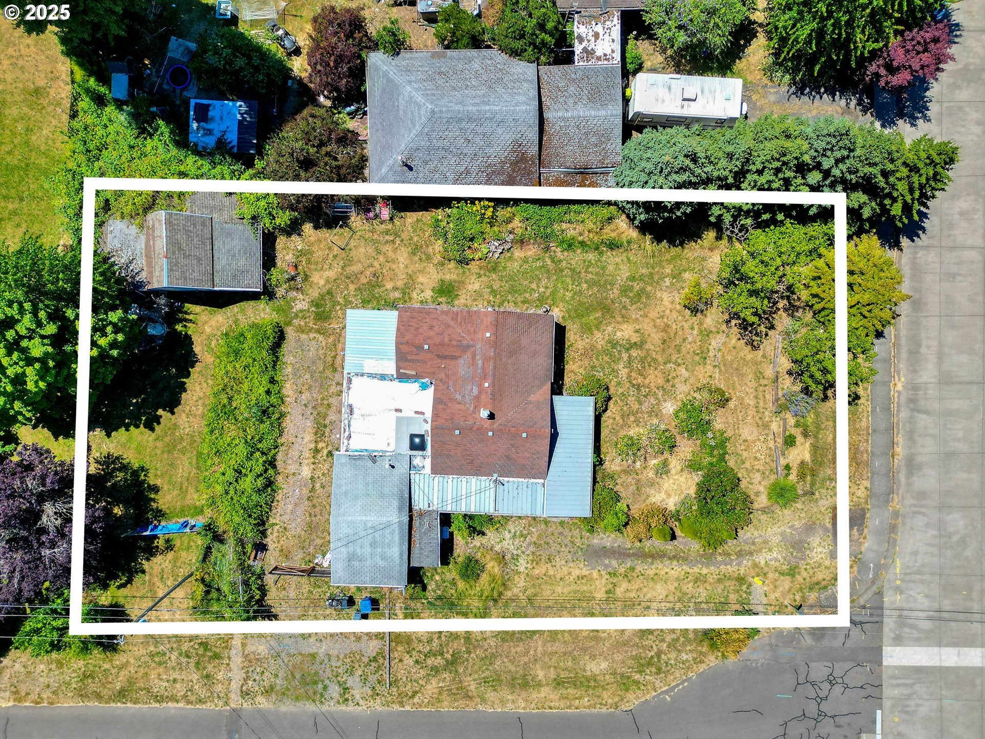 Property Photo: 592 Hazel St OR 97352