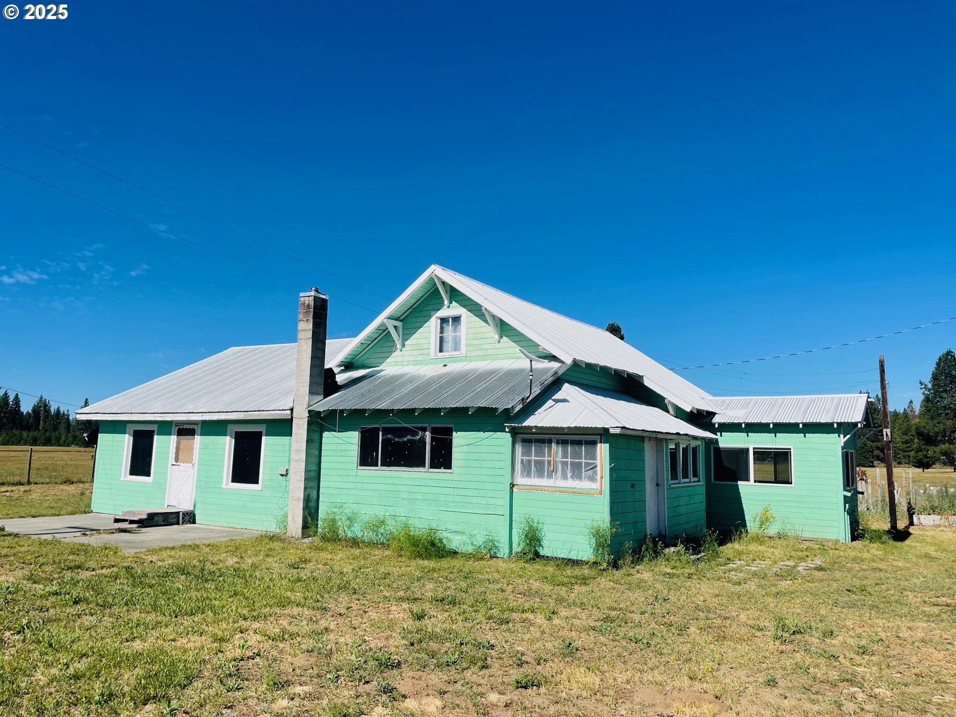 Property Photo:  221 Lake Rd  WA 98619 
