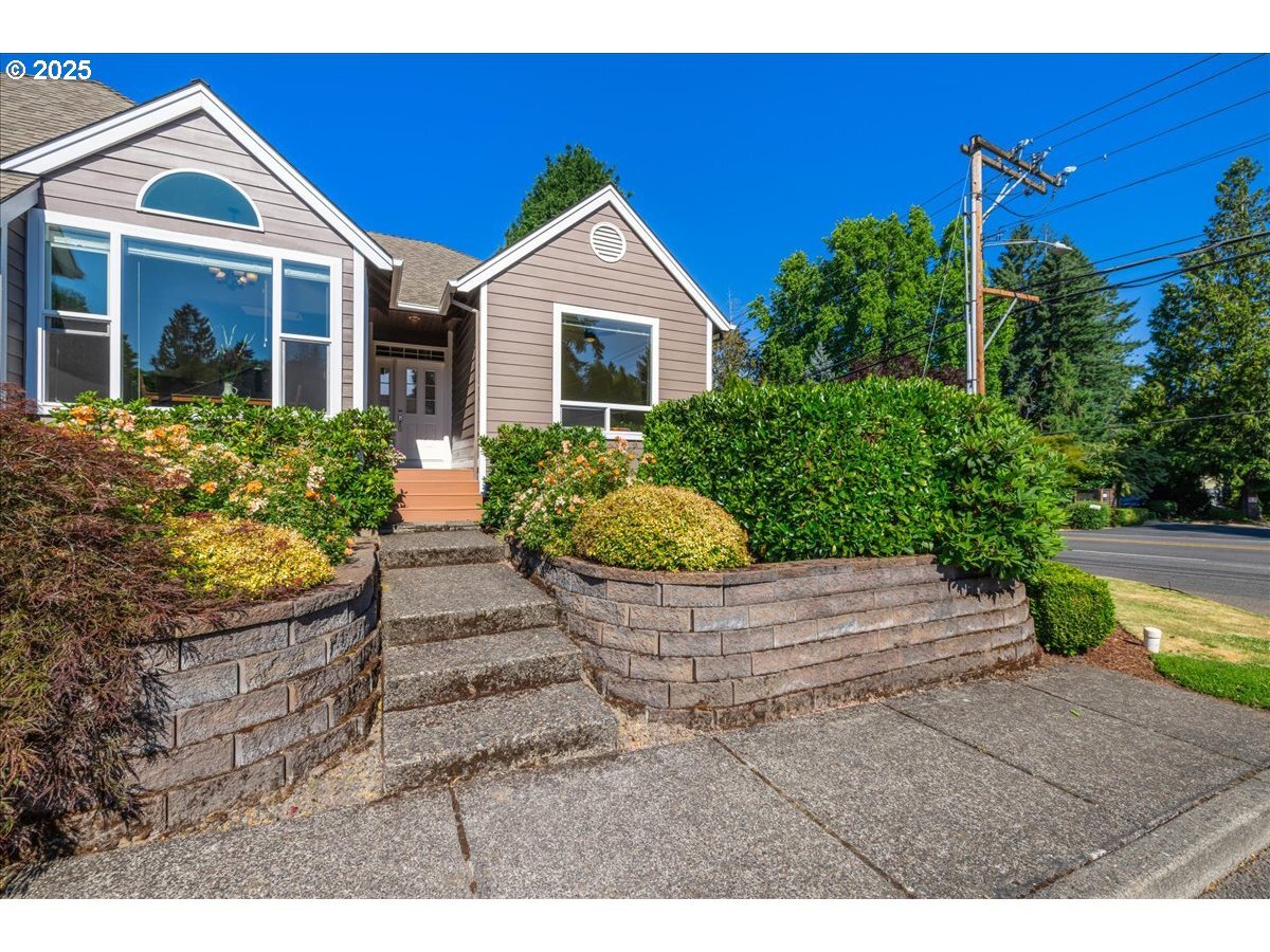 Property Photo: 5725 Windfield Loop OR 97035