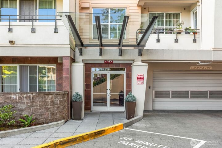 Property Photo: 7549 SE 29th Street 305 WA 98040