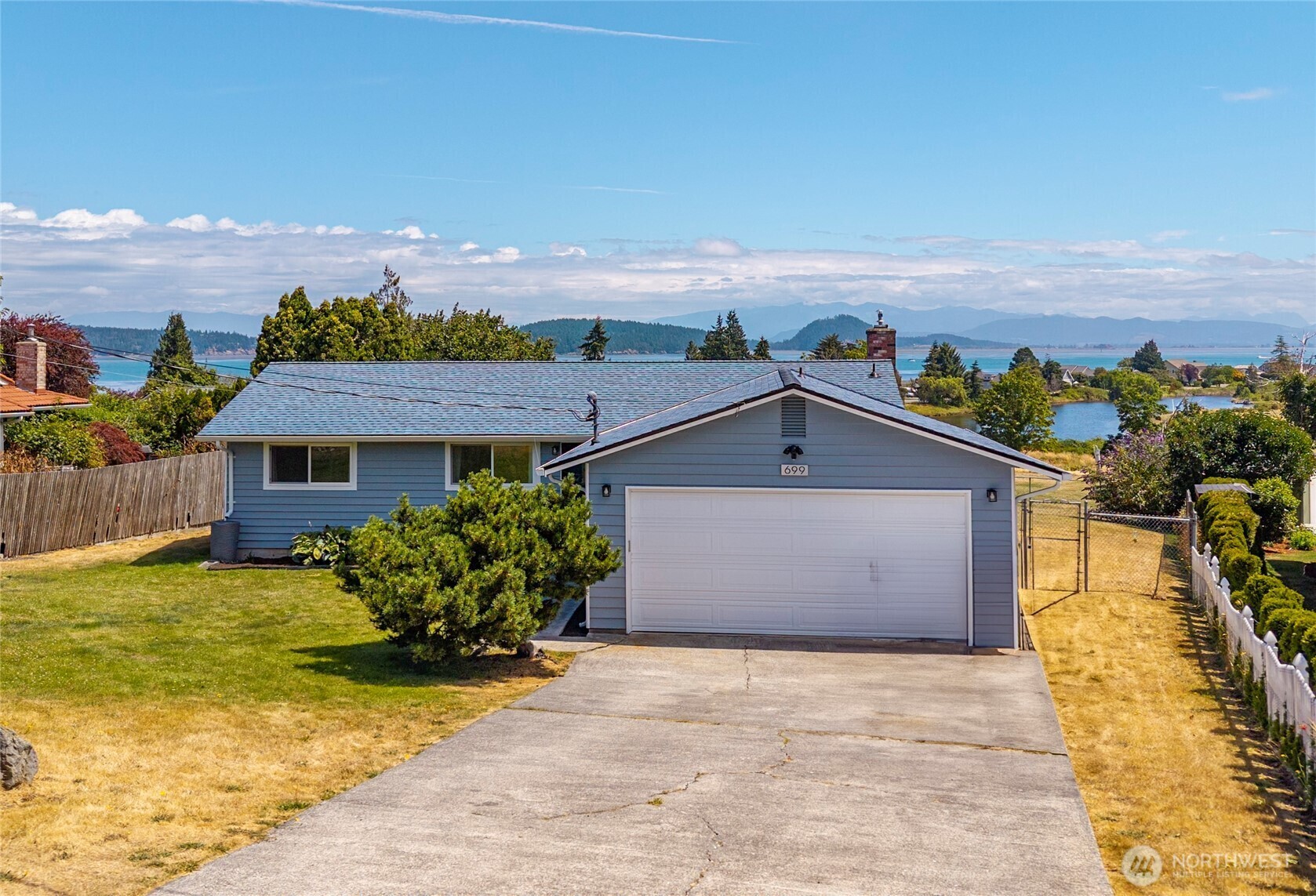 Property Photo: 699 Maplewood Loop WA 98277