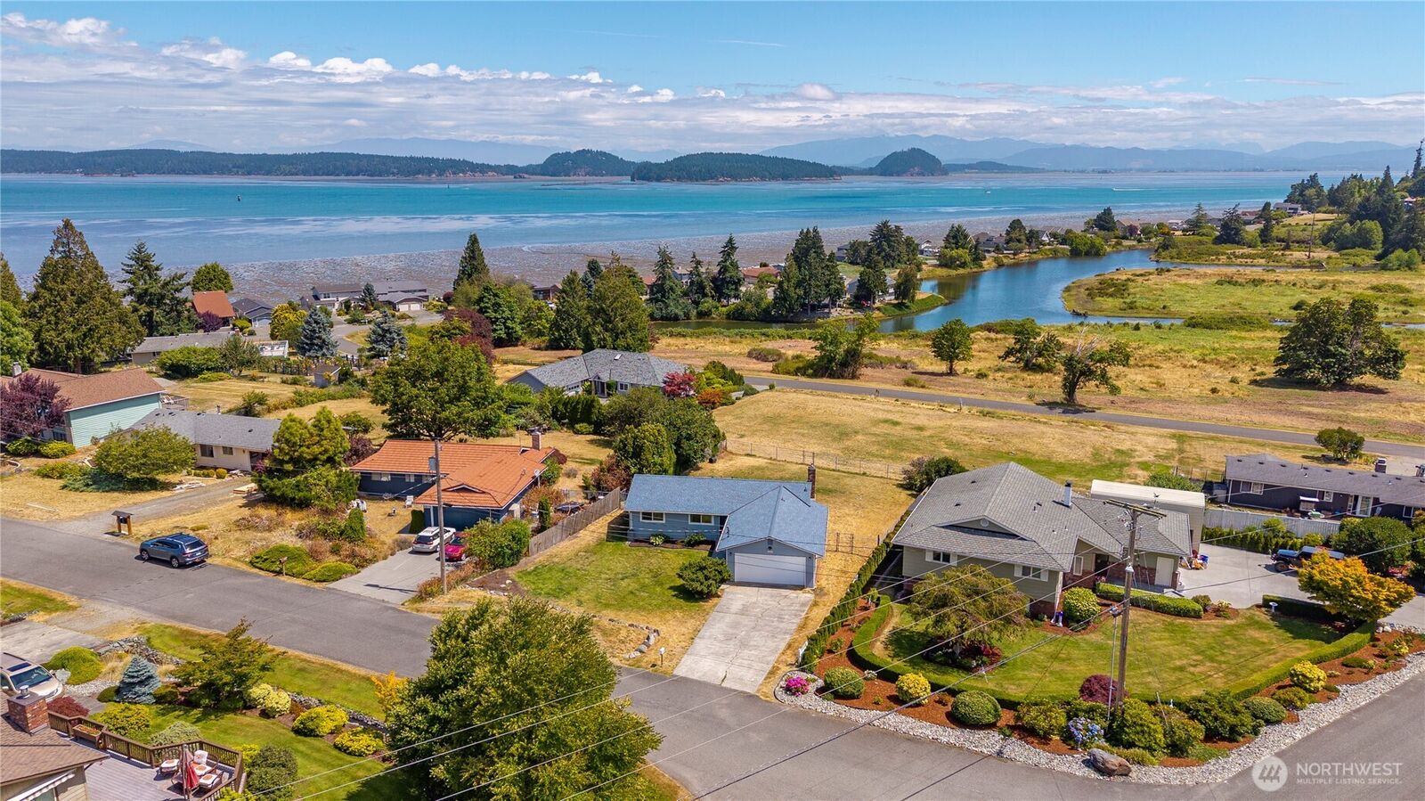 Property Photo:  699  Maplewood Loop  WA 98277 