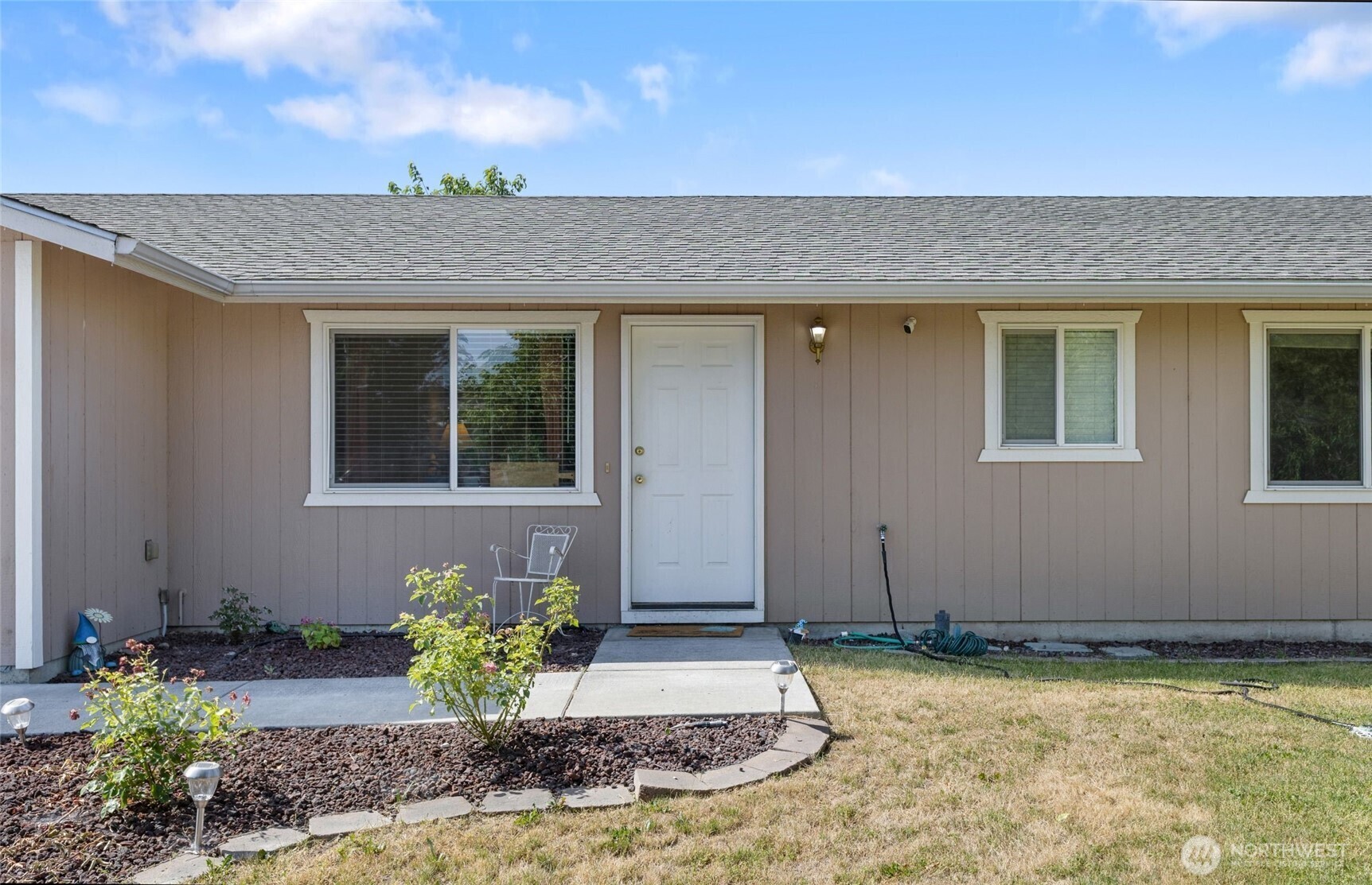 Property Photo: 1705 W Mockingbird WA 98837