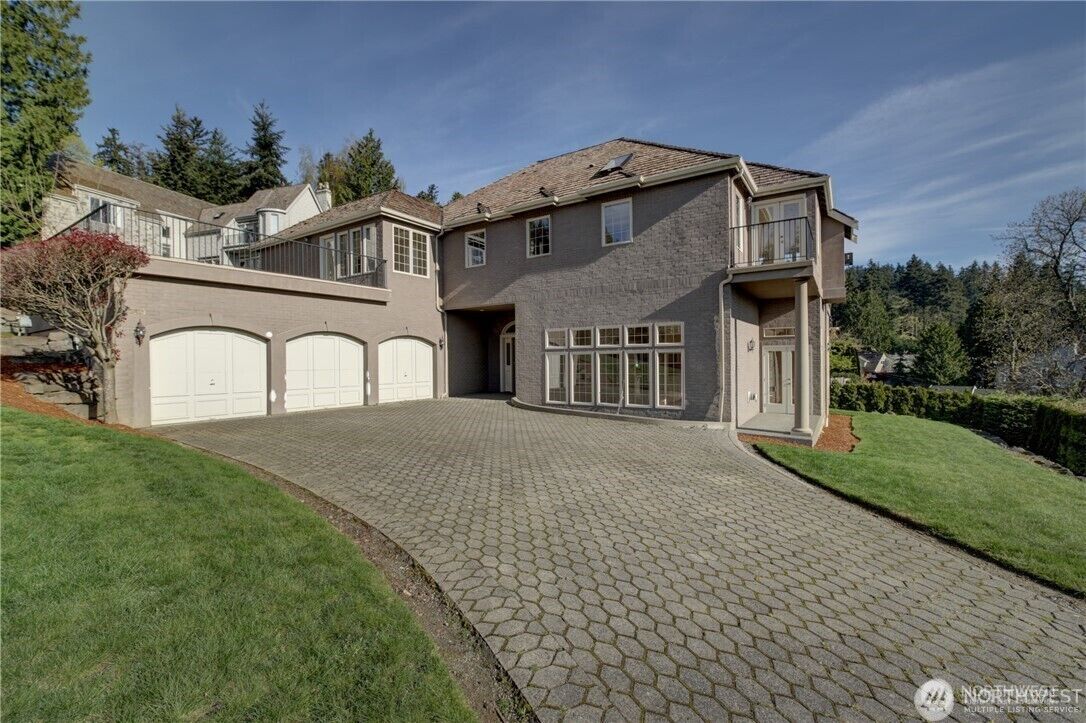 Property Photo:  8479 NE Woodland Cove Drive  WA 98034 