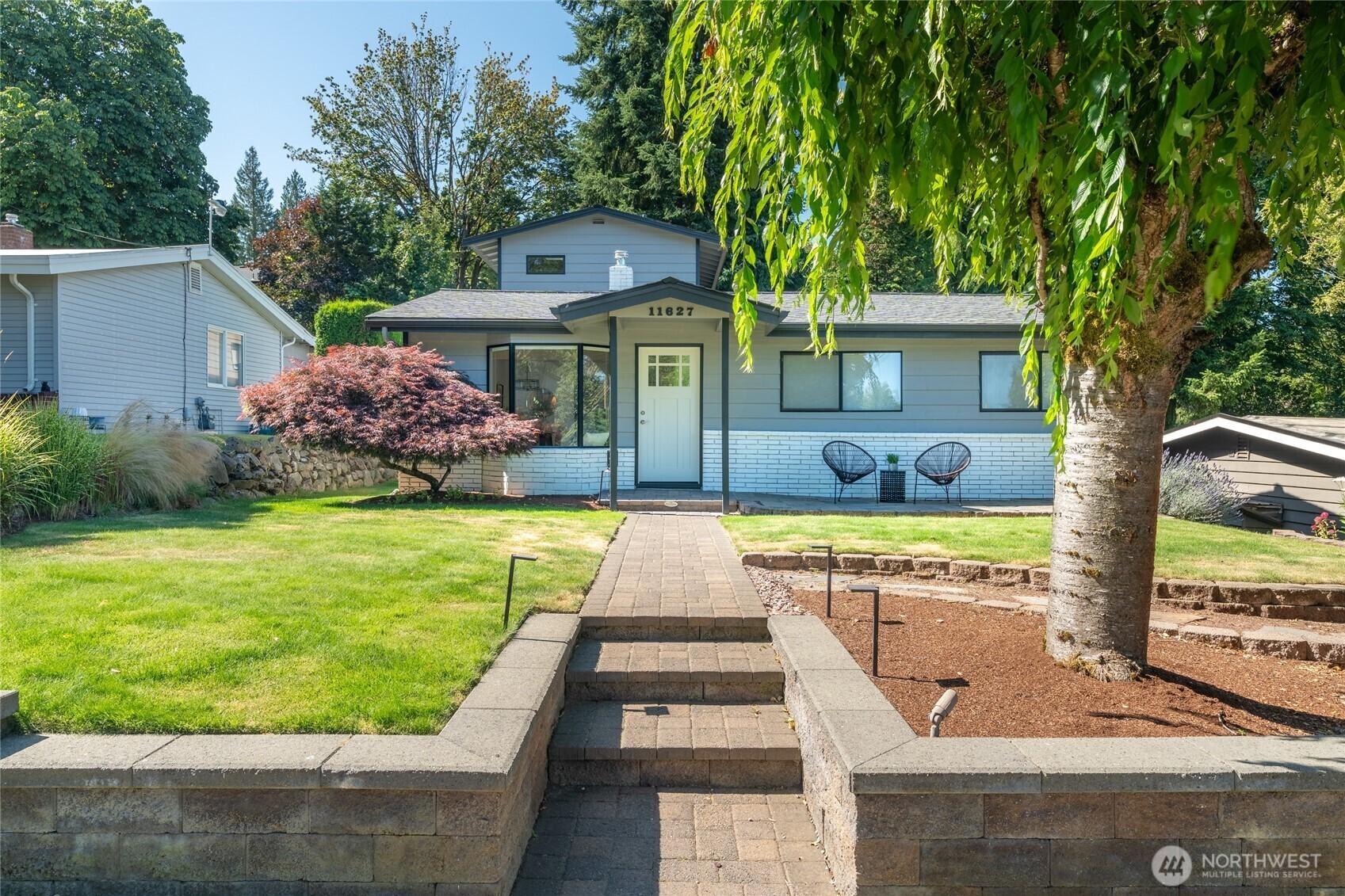 Property Photo: 11627 NE 75th Street WA 98033