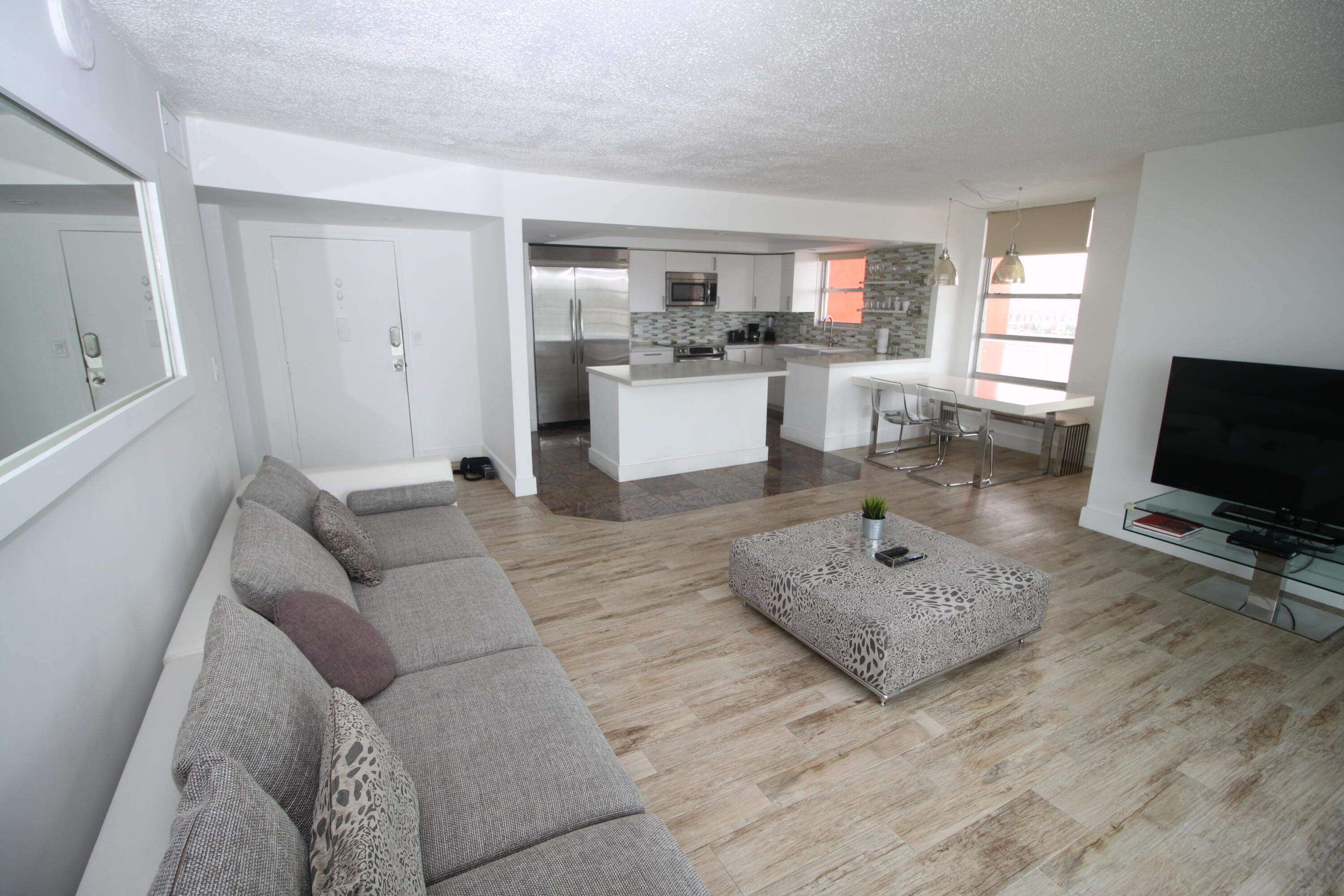 Property Photo:  1351 NE Miami Gardens Drive Ph6  FL 33179 