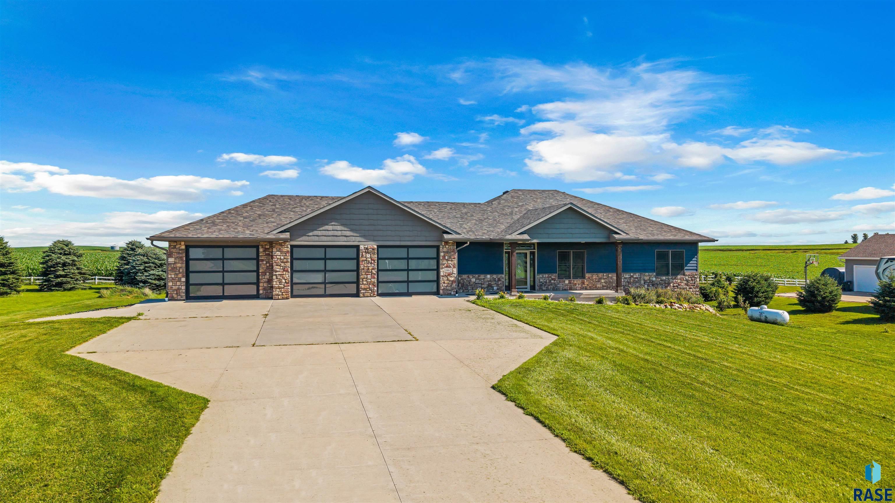 Property Photo: 1862 135th St IA 51241