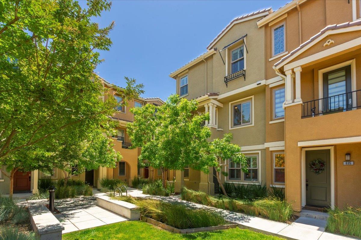 Property Photo: 639 Cinnamon Circle CA 94043