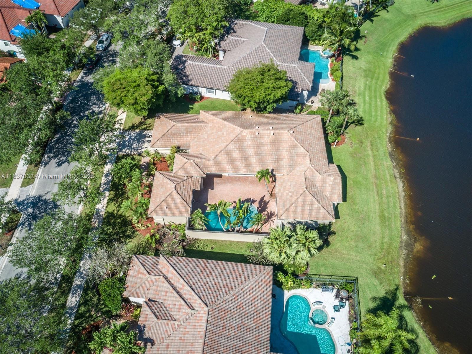 Property Photo: 2664 Edgewater Dr FL 33332