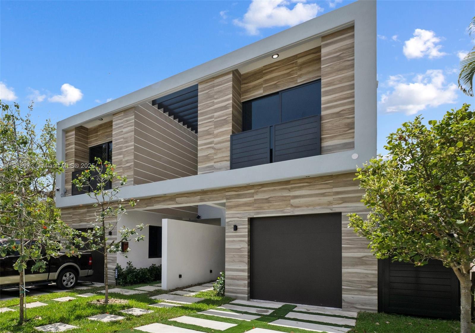 Property Photo: 1152 SW 22nd Ter FL 33129