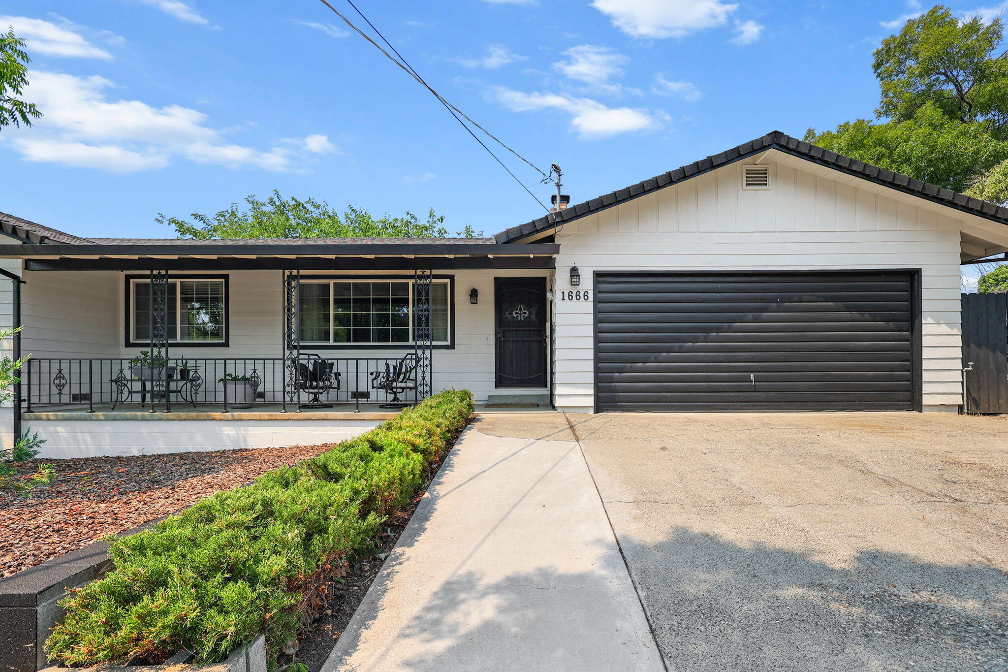 Property Photo: 1666 Willis Street CA 96001