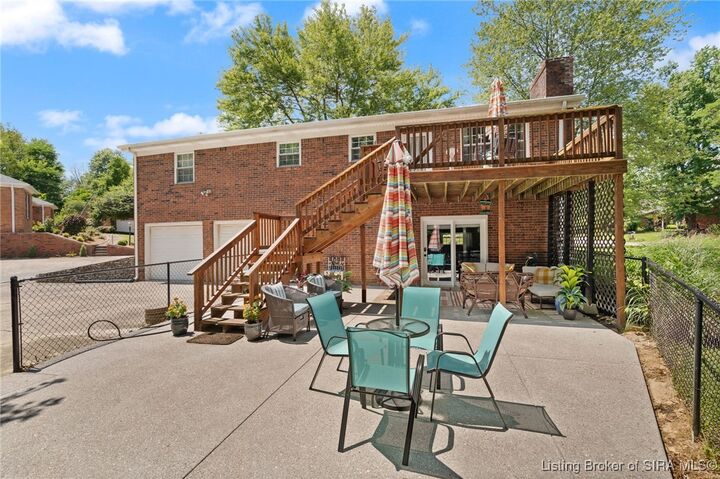Property Photo:  1815 Creekside Court  IN 47129 