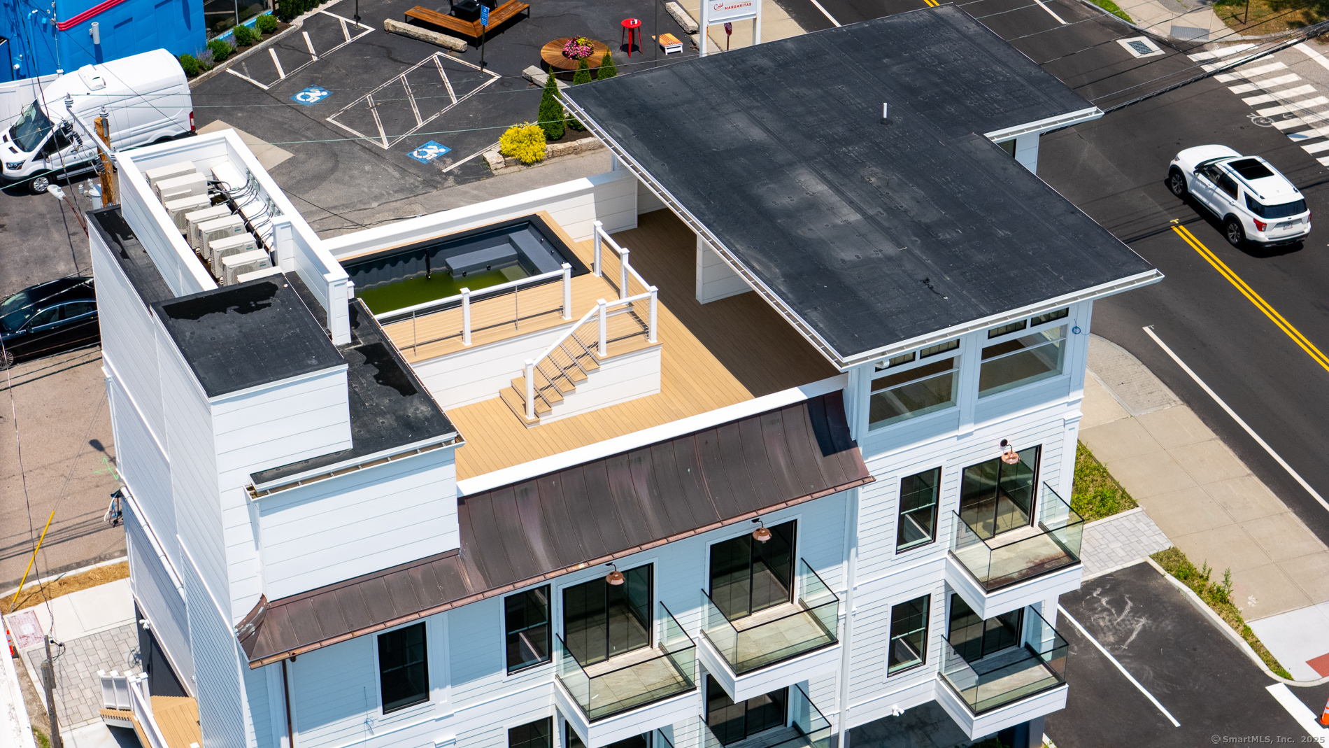 Property Photo:  32 Broadway Avenue  CT 06355 