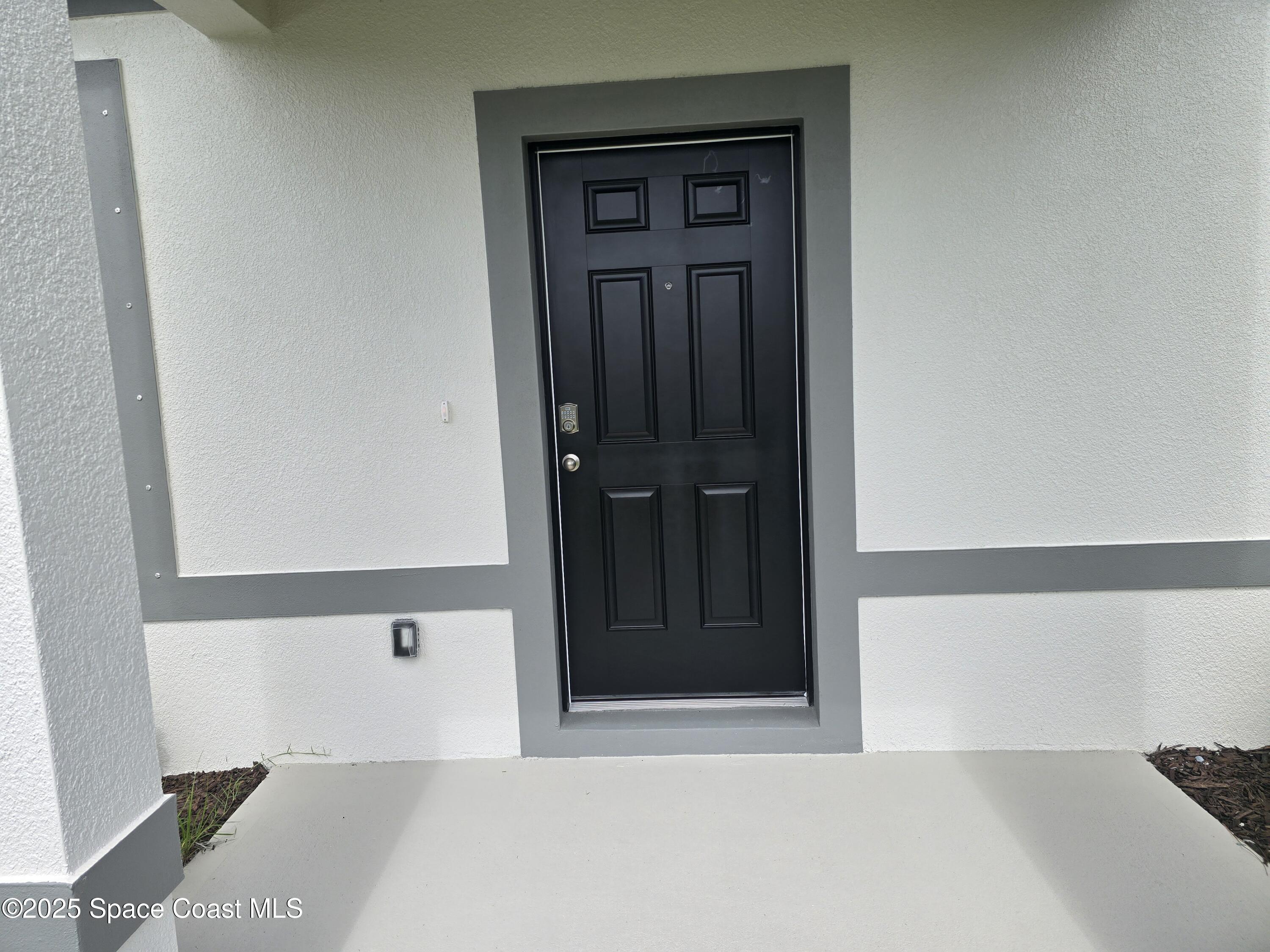Property Photo: 162 Anderson Avenue NE FL 32907