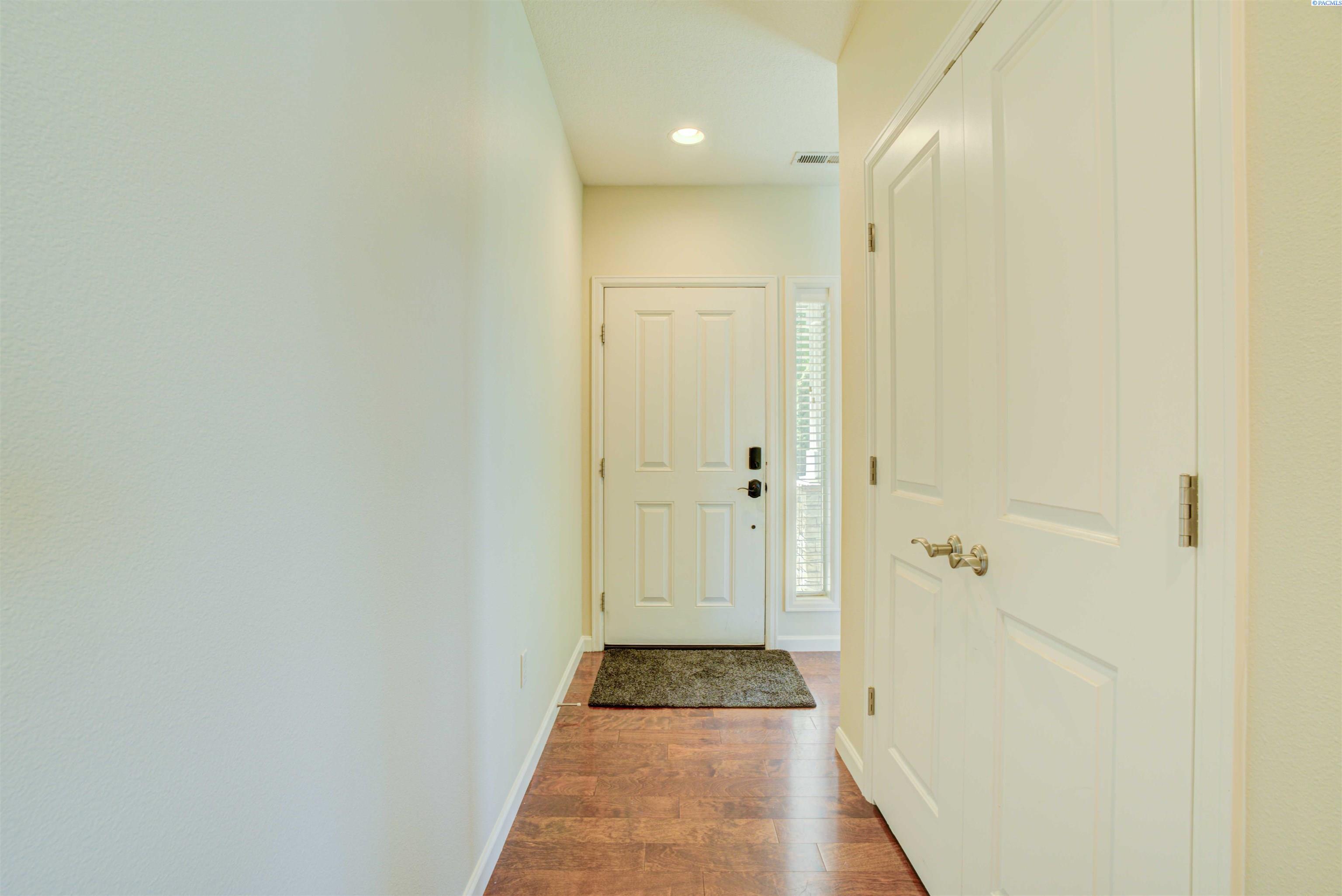 Property Photo: 1809 S Jefferson Place WA 99338