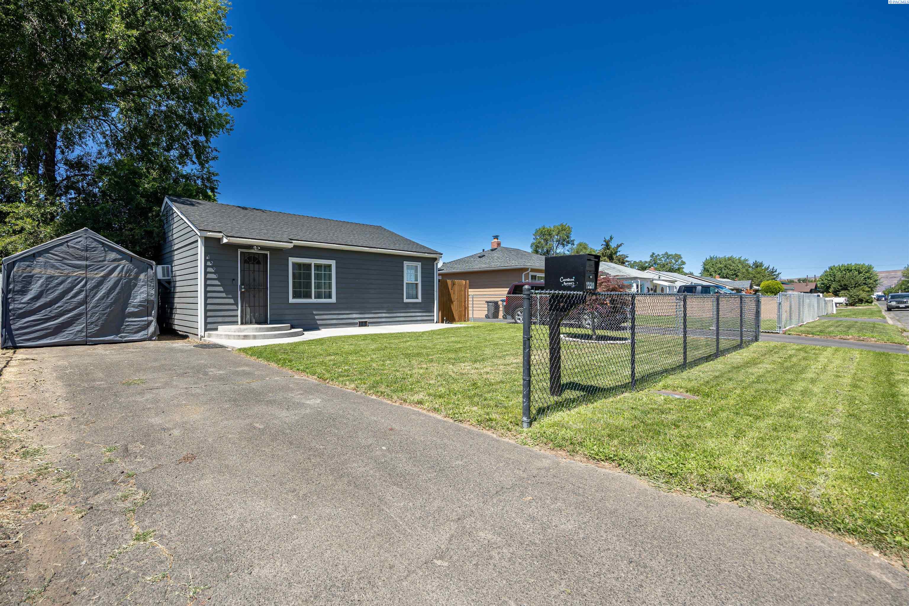 Property Photo: 1220 Landon Ave WA 98902