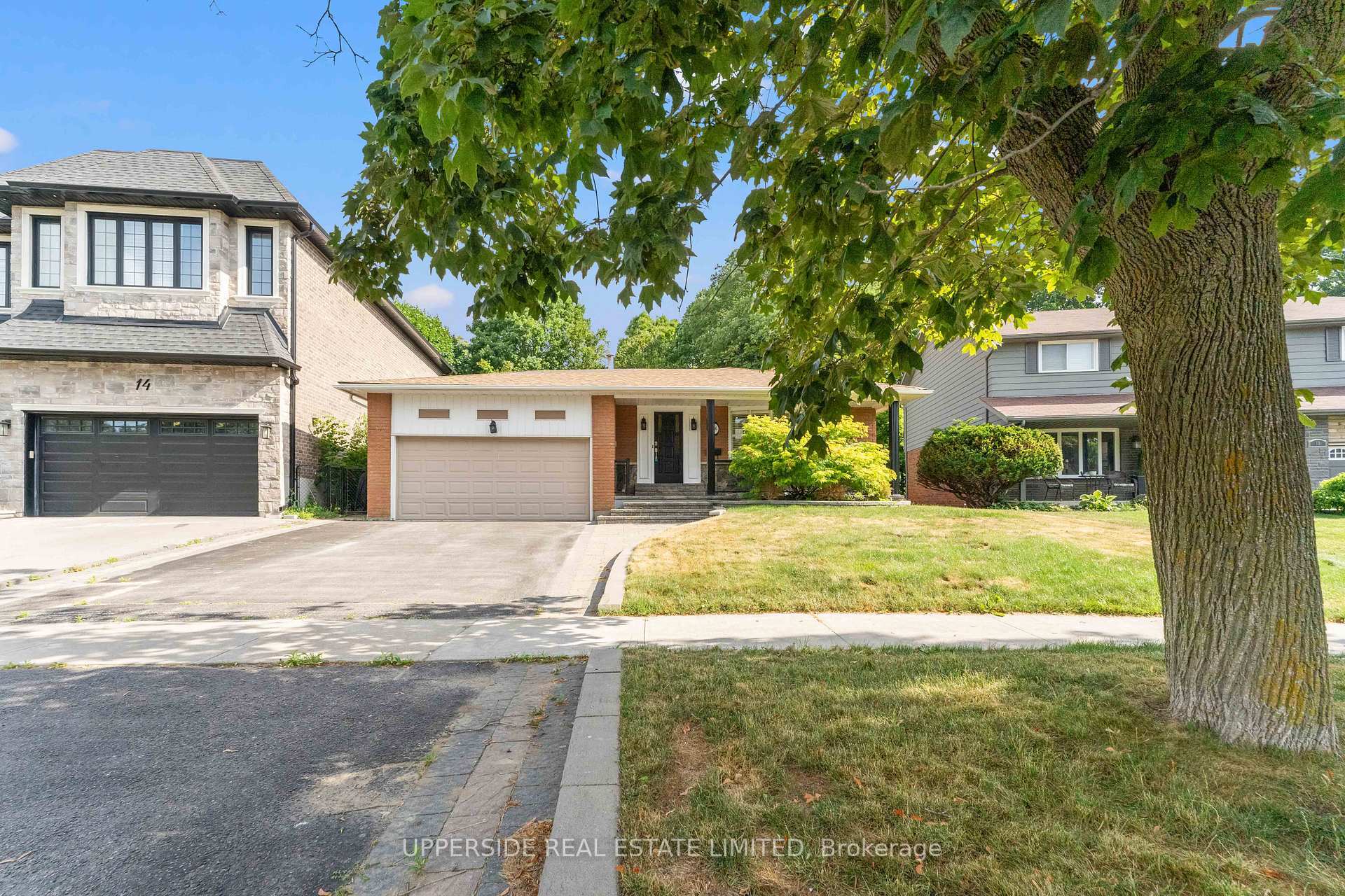 Photo de la propriété: 16 Janellan Terrace ON M1E 3M9