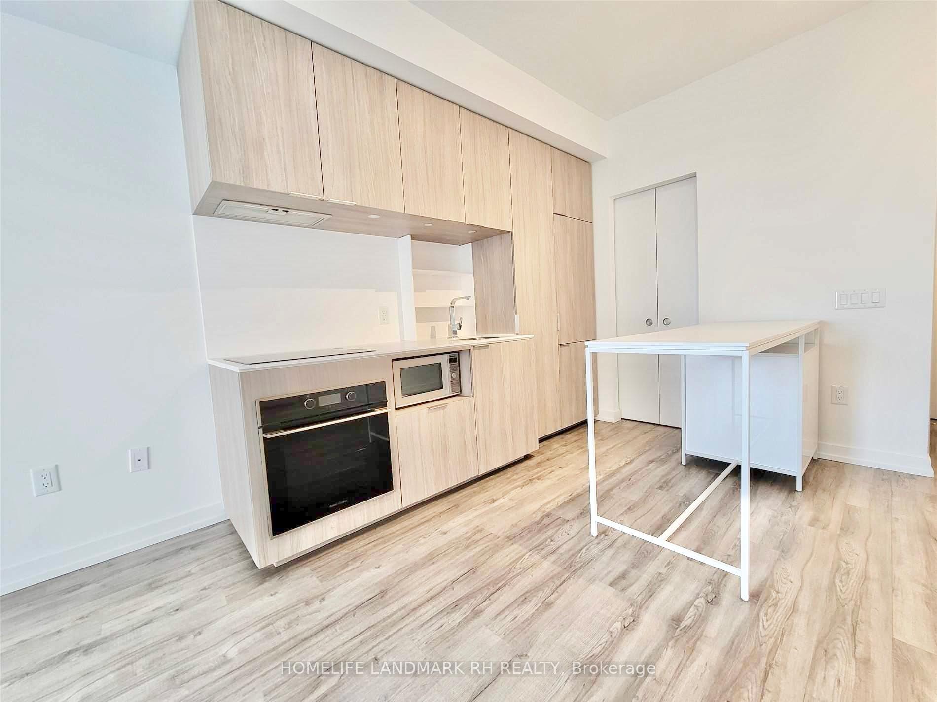 Property Photo: 77 Shuter Street 2808 ON M5B 0B8
