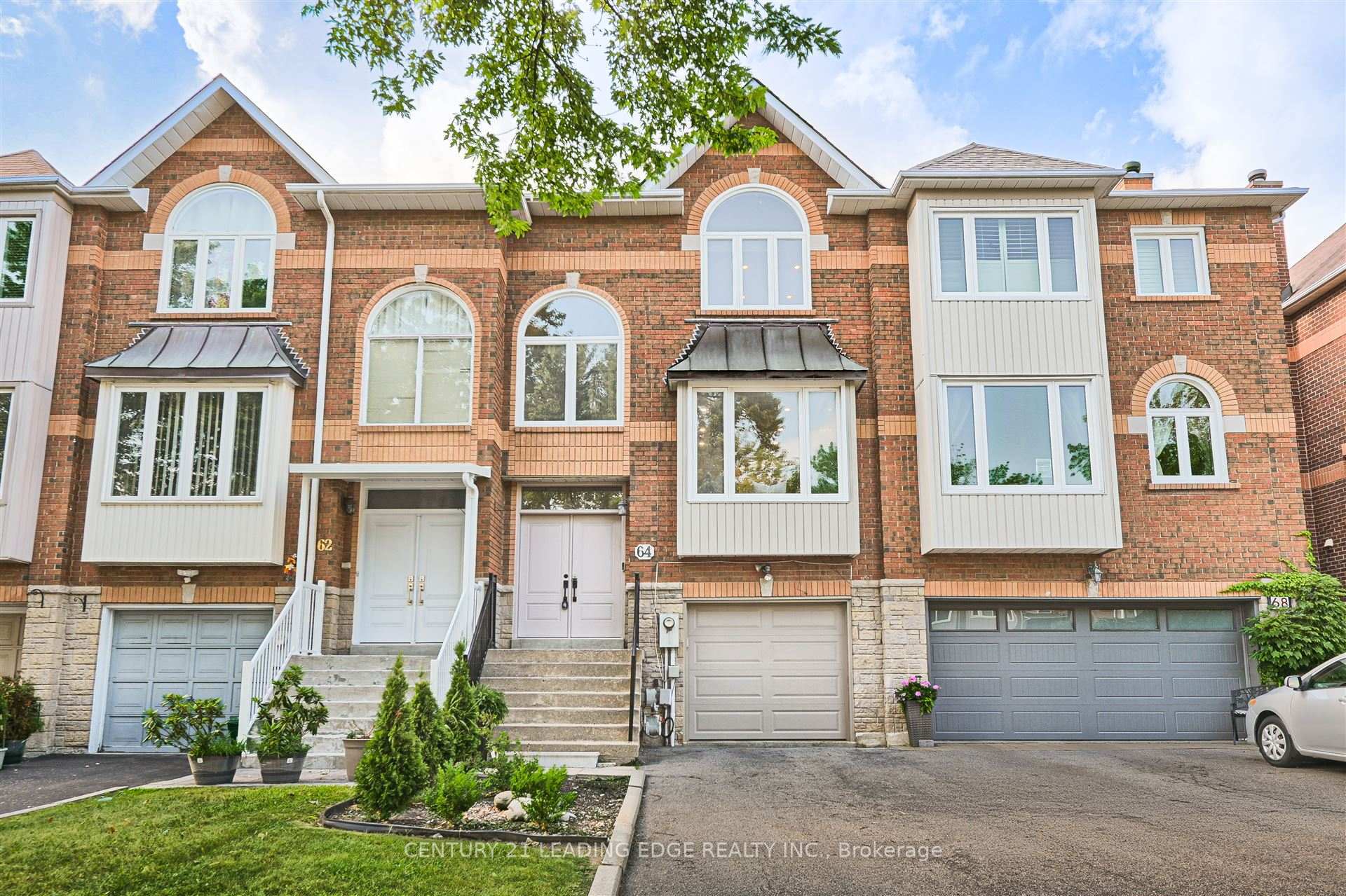 Property Photo:  64 Thornway Avenue  ON L4J 7Z5 