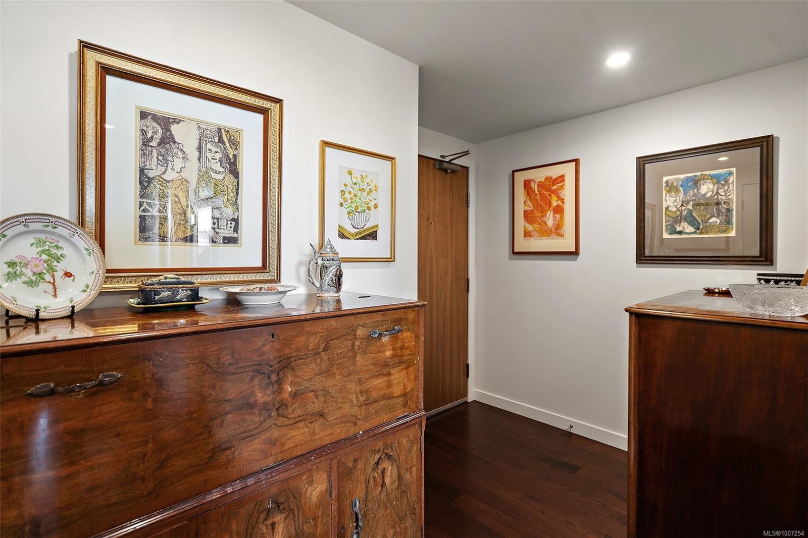 Property Photo:  608 Broughton St 504  BC V8W 1C7 