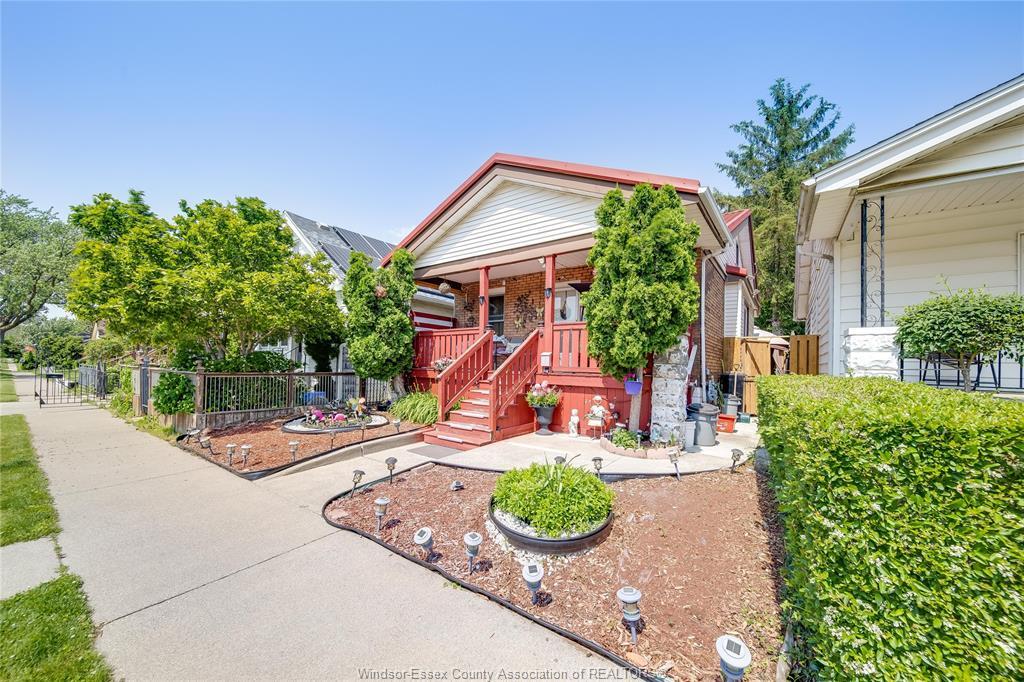 Property Photo: 1054 Oak Street ON N9A 5G4