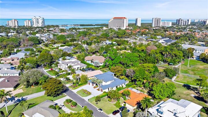 Property Photo:  565 Whispering Pine Ln  FL 34103 