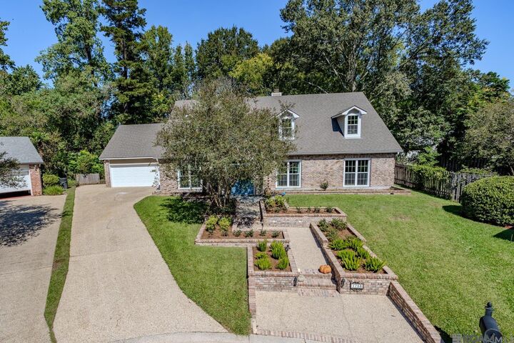 Property Photo: 1758 Applewood Rd LA 70808