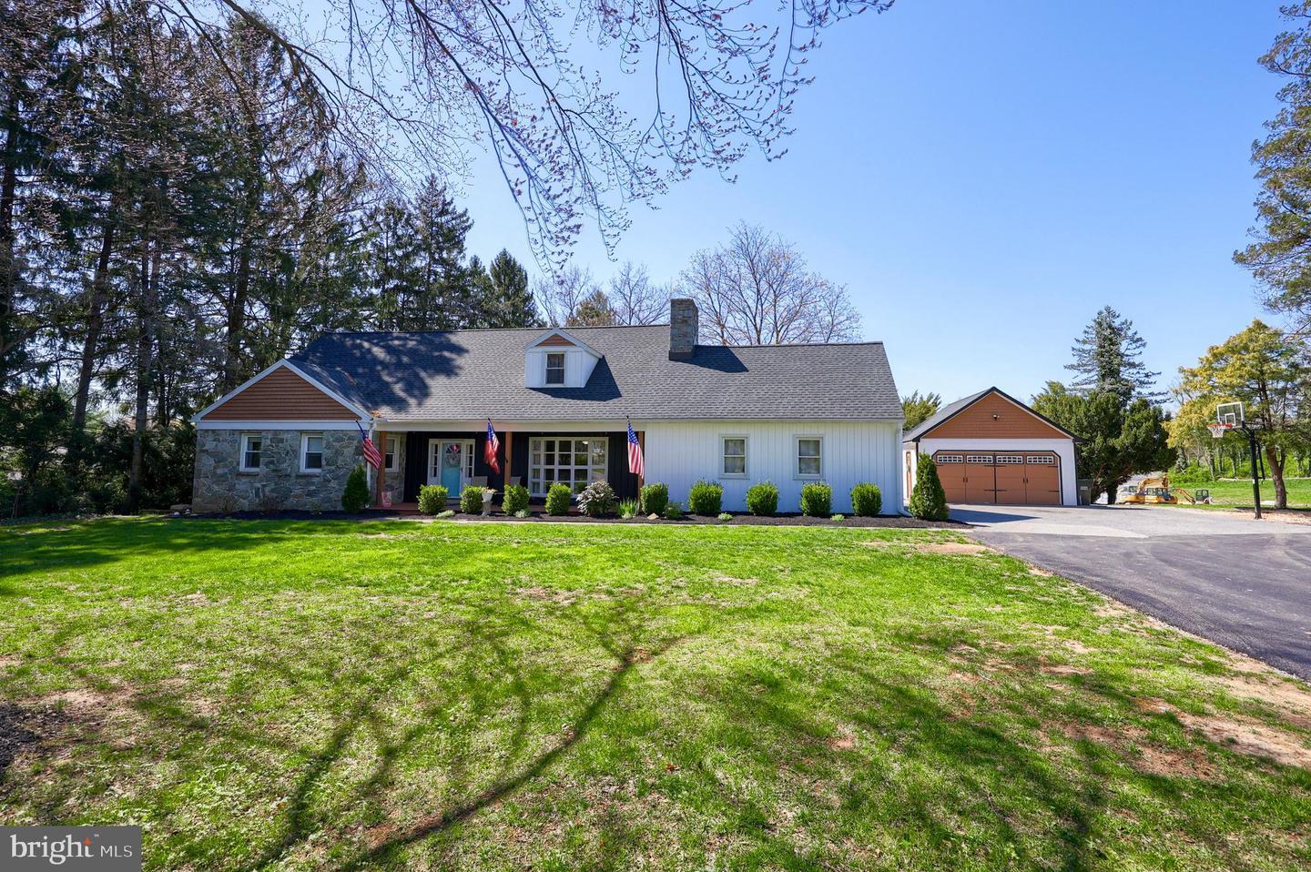 Property Photo: 1859 New Holland Pike PA 17601