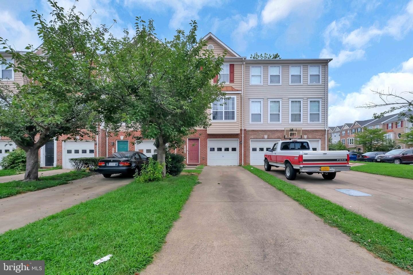 Property Photo: 6052 Ticket Way VA 22193