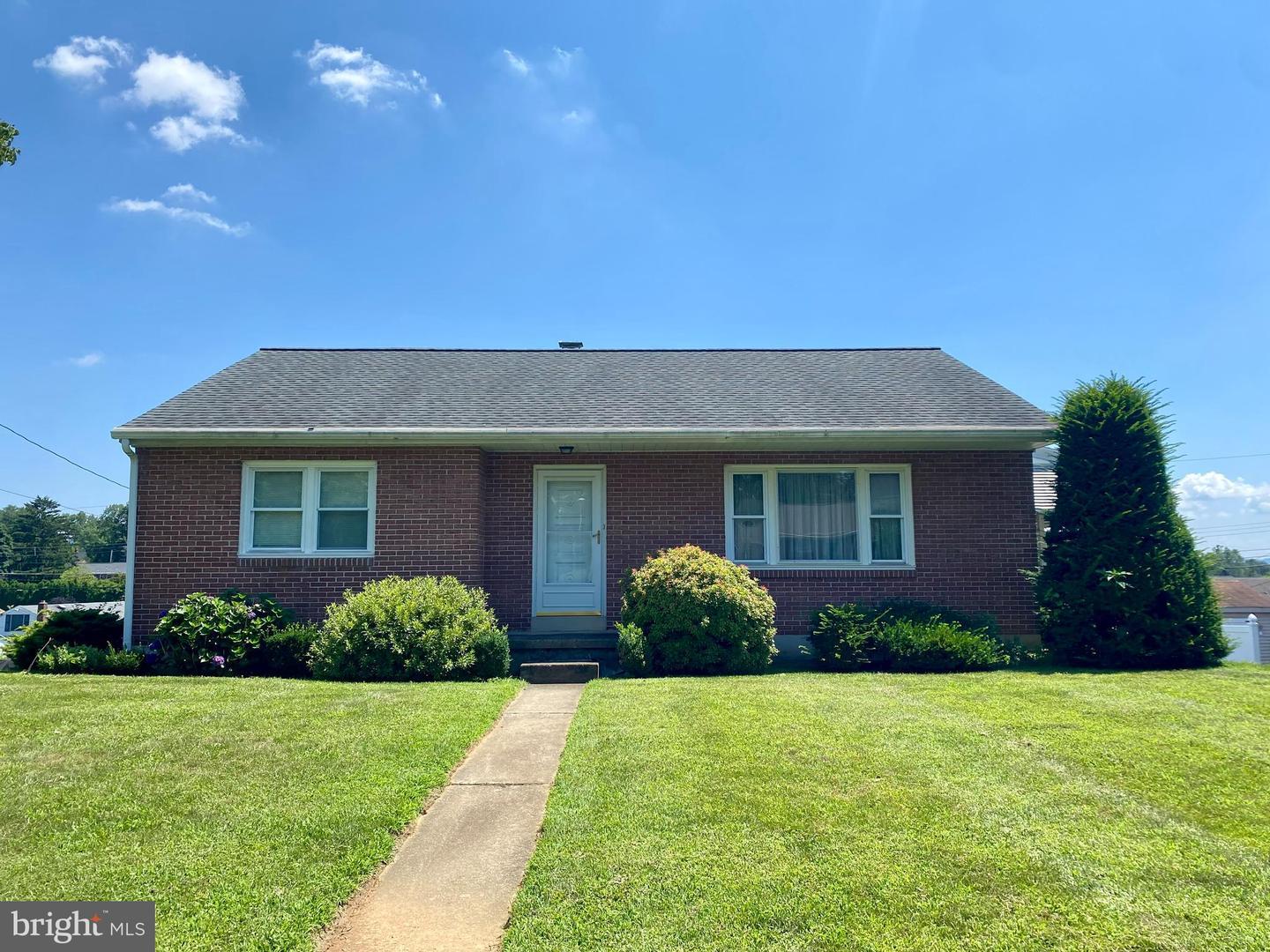 Property Photo: 918 Laurelee Avenue PA 19605