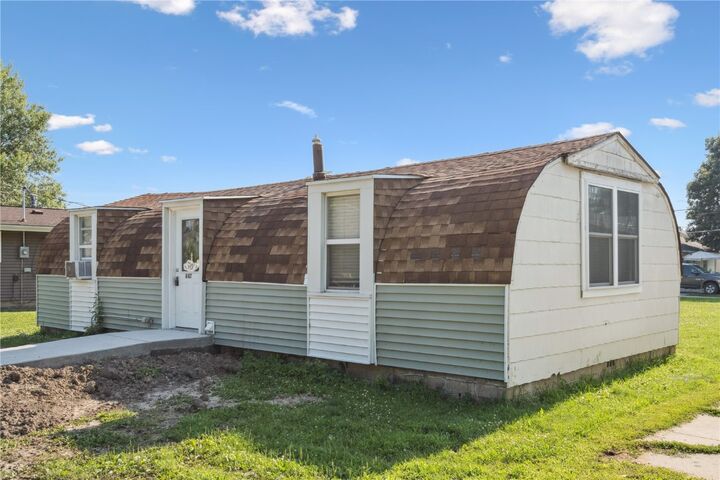 Property Photo: 847 Lincoln Avenue IA 52301