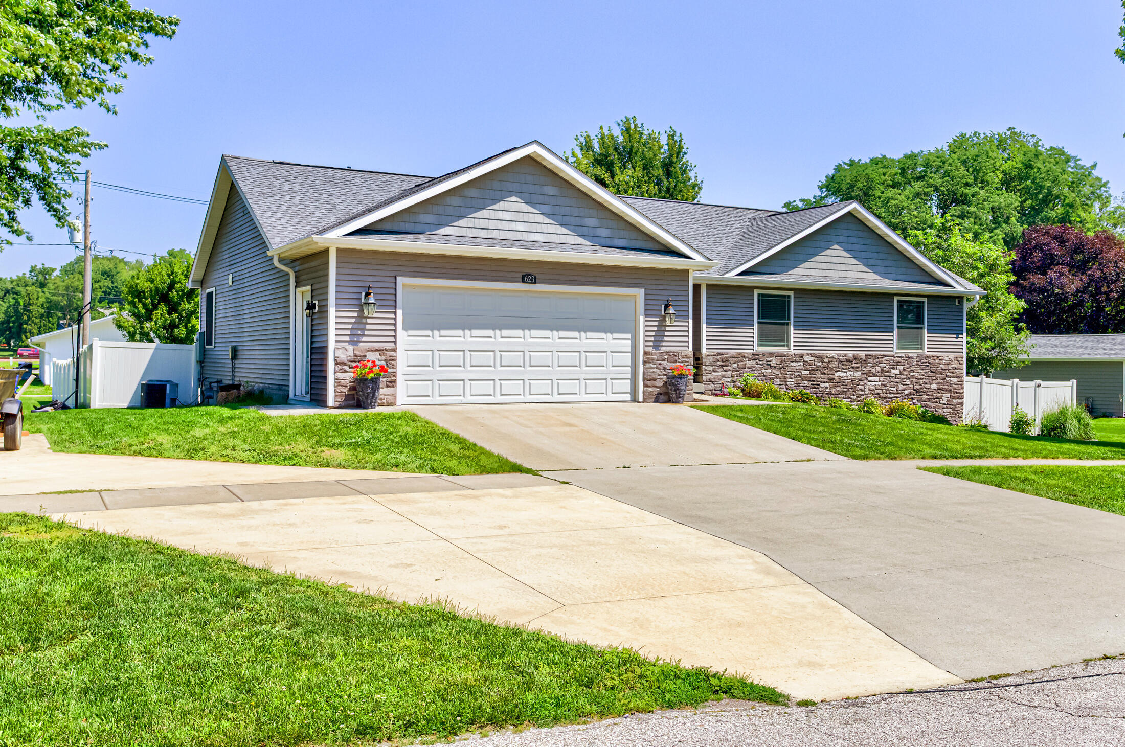 Property Photo: 623 W Mulberry Street IA 50212