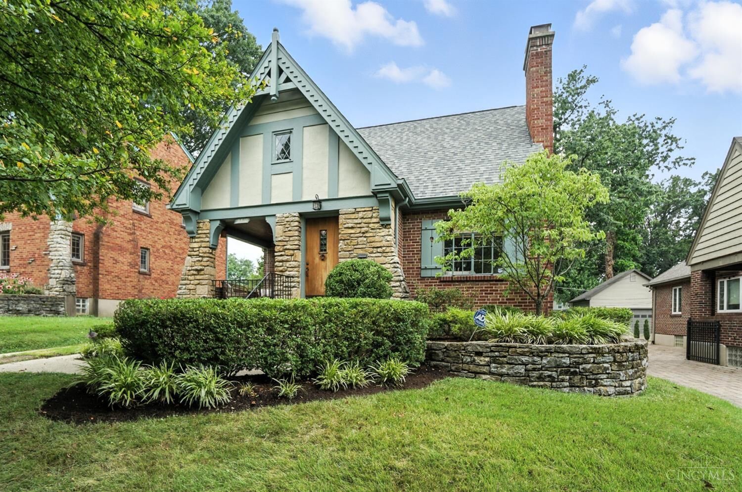 Property Photo:  3811 Drakewood Drive  OH 45208 