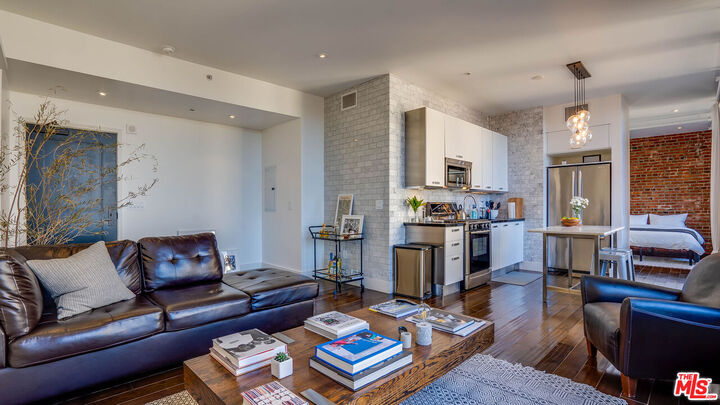 Property Photo:  460 S Spring St  CA 90013 