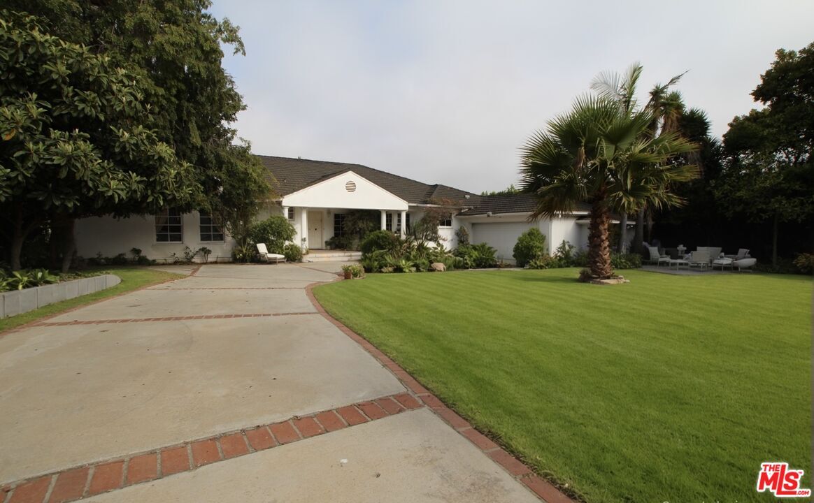 Property Photo: 13716 W Sunset Blvd CA 90272