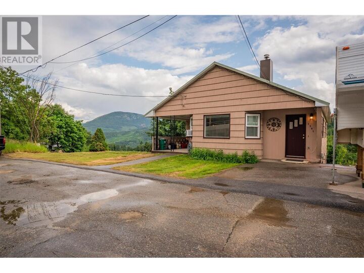 Property Photo:  1585 Dunn Crescent  BC V0G 1Y0 