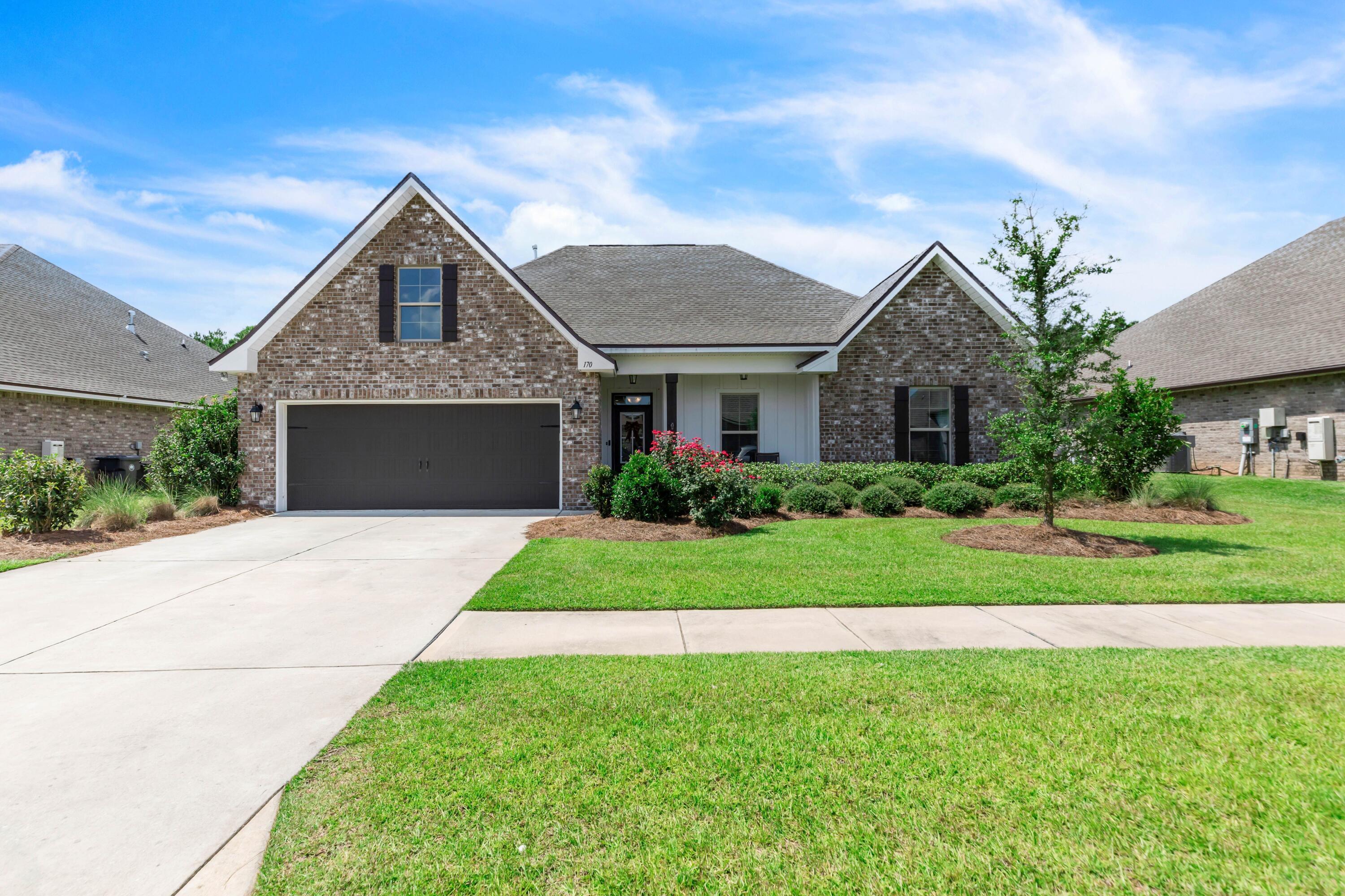 Property Photo: 170 Campfire Cove FL 32439